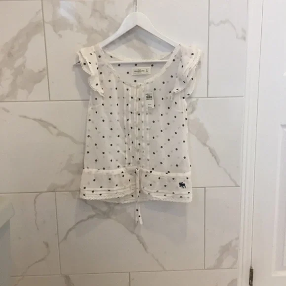 New Abercrombie | Cute Frills & Pokadot Top - Picture 15 of 15